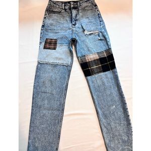 Hollister Ultra High-Rise Mom Jean. Hollister Vintage Stretch size 0R